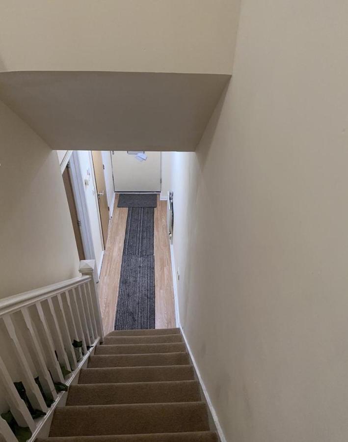 Rooms 7 Minutes From Etihad Manchester Bagian luar foto